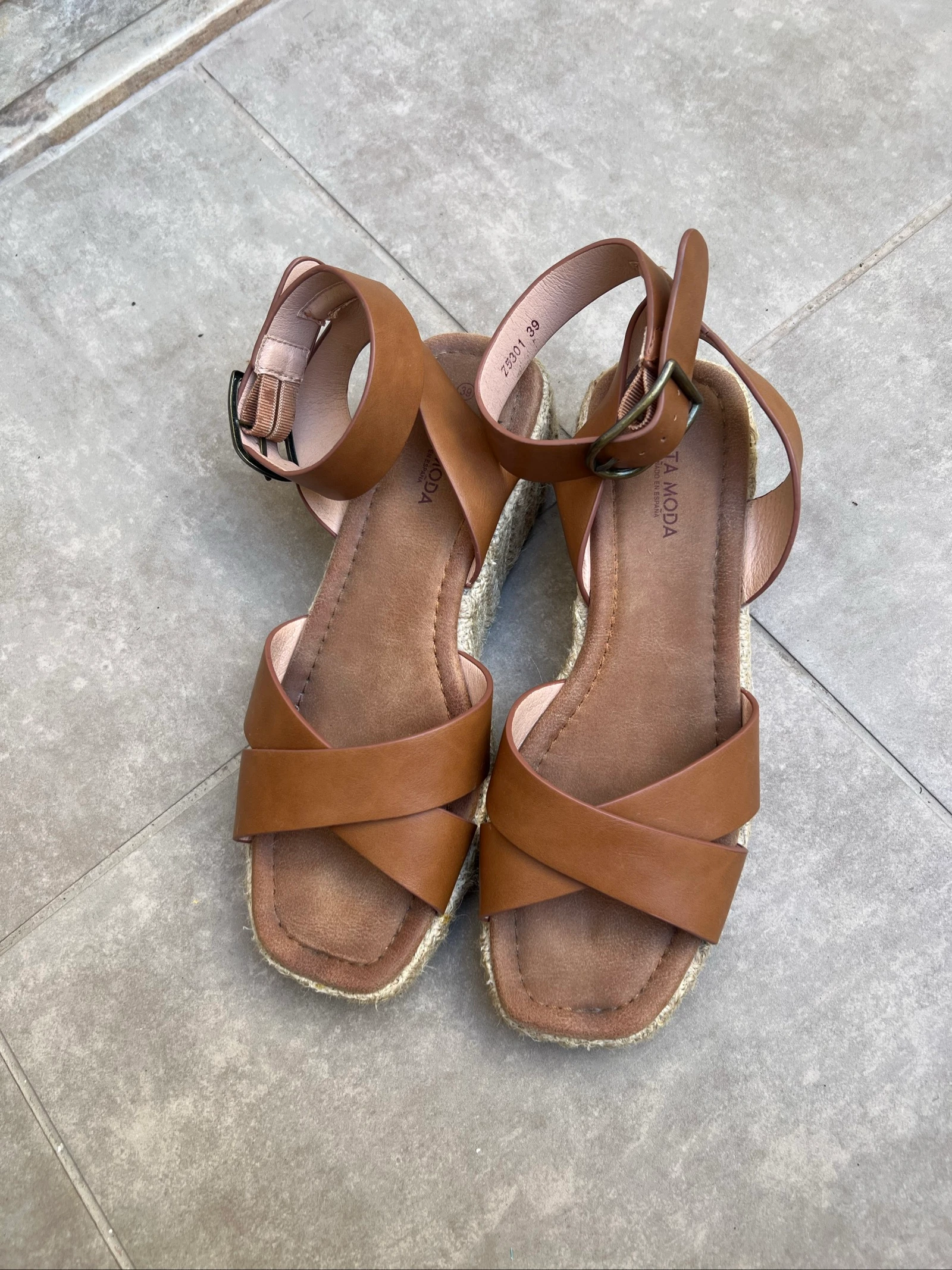 Sandalias marrones